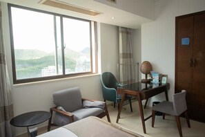 Classic Room, Balcony, Partial Lake View