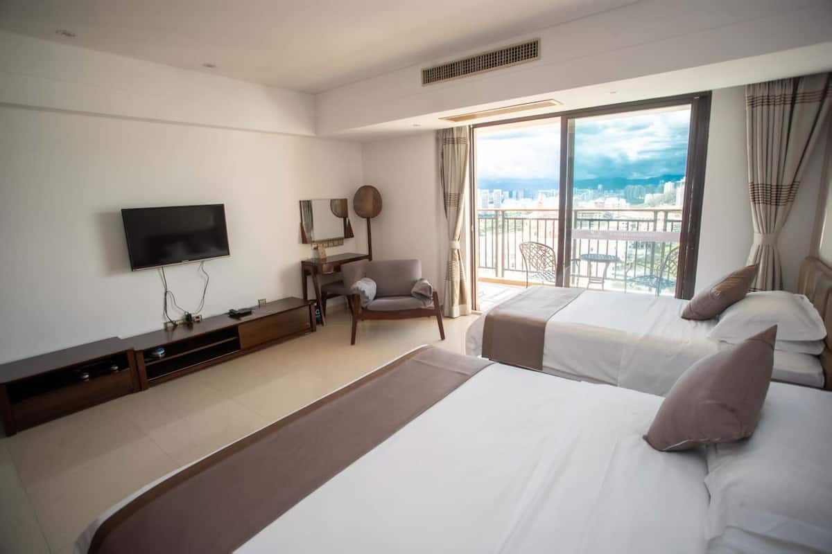 Cubrecamas, cortinas blackout, wifi gratis y ropa de cama