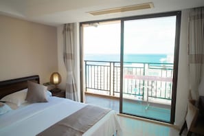 家庭套房, 部分湖景 | 羽絨被、遮光窗簾/窗簾、免費 Wi-Fi、床單
