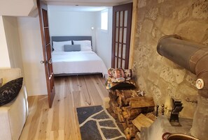 1 chambre, fer et planche à repasser, accès Internet, draps fournis