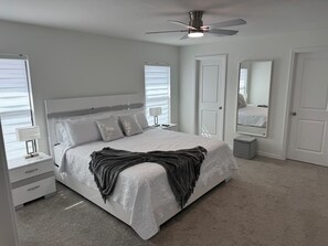 4 bedrooms, iron/ironing board, Internet, bed sheets