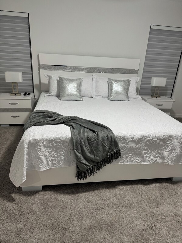 4 bedrooms, iron/ironing board, Internet, bed sheets