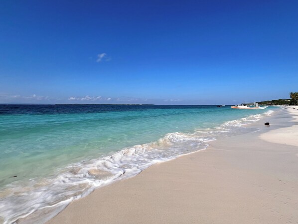 Am Strand, weißer Sandstrand