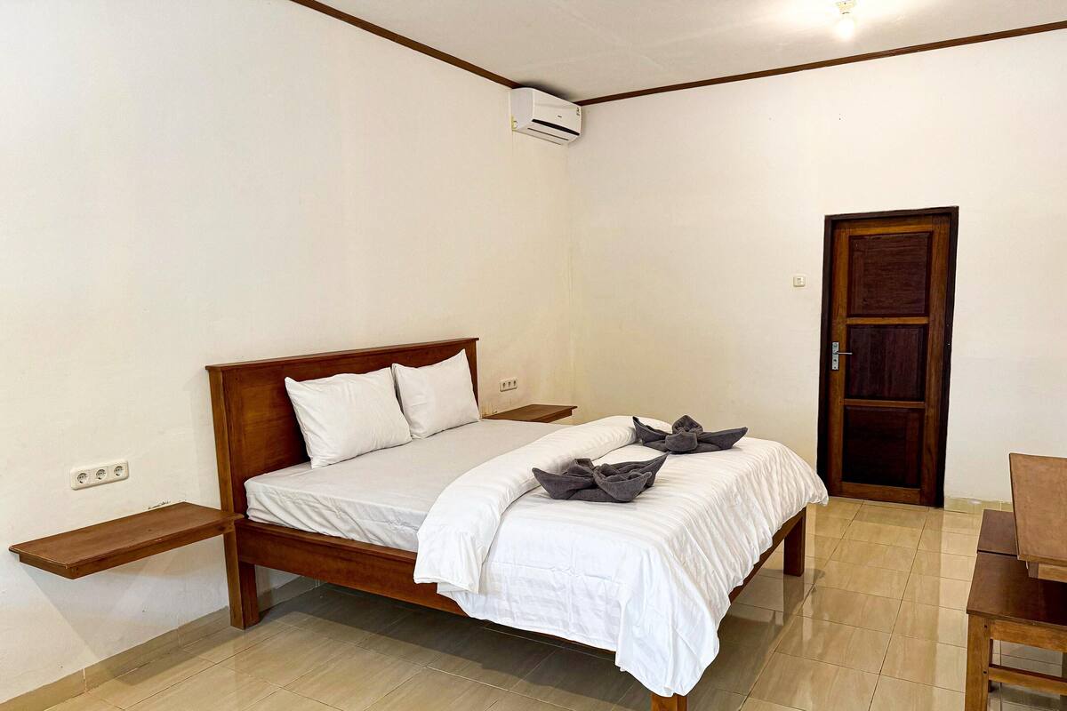 Habitación doble superior | Escritorio y espacio para trabajar con un portátil