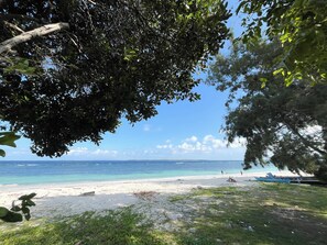 On the beach, white sand - Bara Cabana Hotel (Bira)