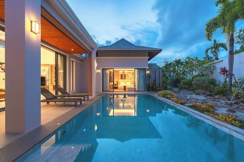 3BR Villa Pool Near Top Beaches V229