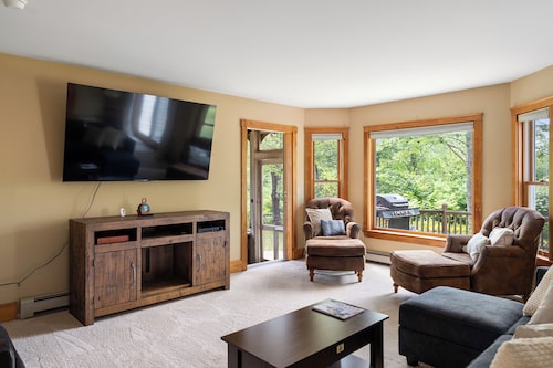 70 Private Acres+Sleeps 12+Fire Pit+Pet Friendly