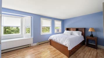 6 bedrooms, iron/ironing board, WiFi, bed sheets