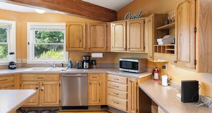70 Private Acres+Sleeps 12+Fire Pit+Pet Friendly