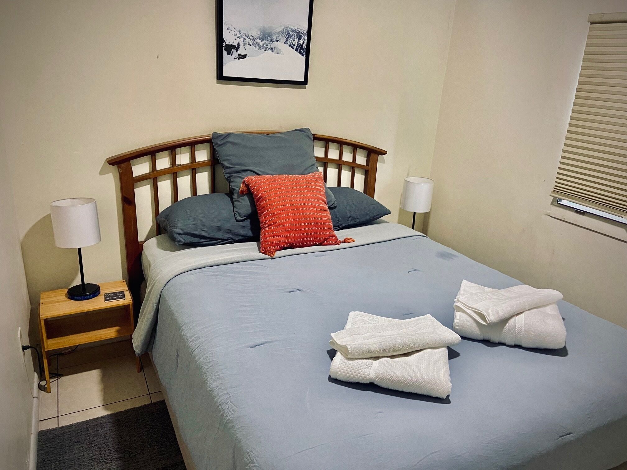 1 habitación, tabla de planchar con plancha, wifi y ropa de cama 