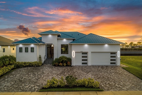 Marco Premium Escape – A Waterfront Masterpiece of Coastal Elegance