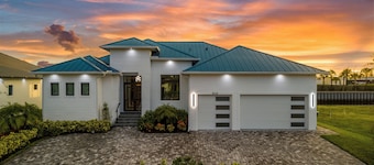 Marco Premium Escape – A Waterfront Masterpiece of Coastal Elegance