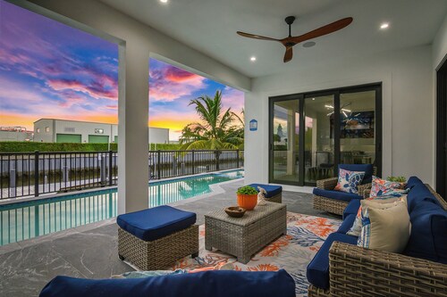 Marco Premium Escape – A Waterfront Masterpiece of Coastal Elegance