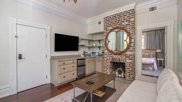 1 bedroom, iron/ironing board, travel cot, free WiFi