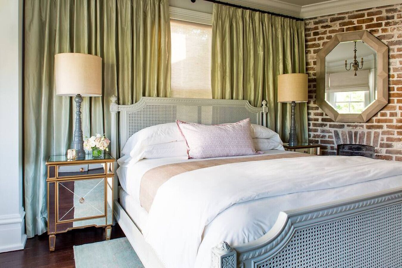 1 slaapkamer, een strijkplank/strijkijzer, reisbedje, gratis wifi