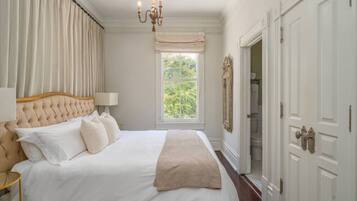 4 habitaciones, tabla de planchar con plancha y cuna de viaje