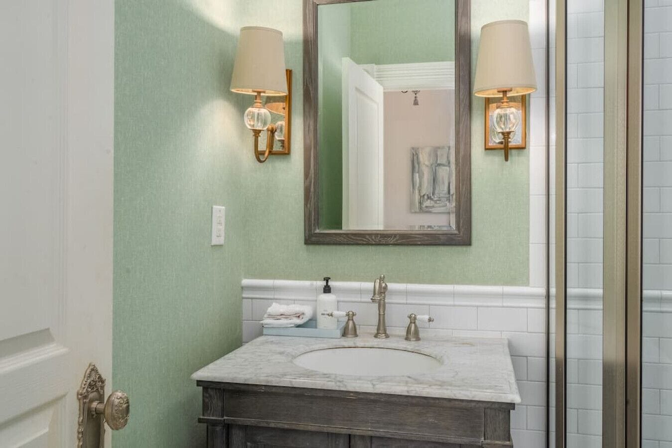 Sèche-cheveux, serviettes fournies