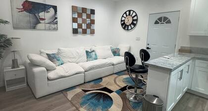 Stunning guest house in West Hills, California with 1 bedroom & 1 bathroom