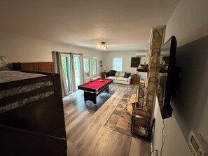 3 bedrooms, free WiFi, bed sheets, wheelchair access