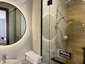 Deluxe Double Room with Balcony | Bathroom - Sandora Boutique Hotel Phu Quoc (Phu Quoc)