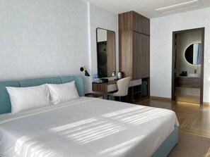 Deluxe Double Room with Balcony | Een bureau, geluiddichte muren, gratis wifi, beddengoed