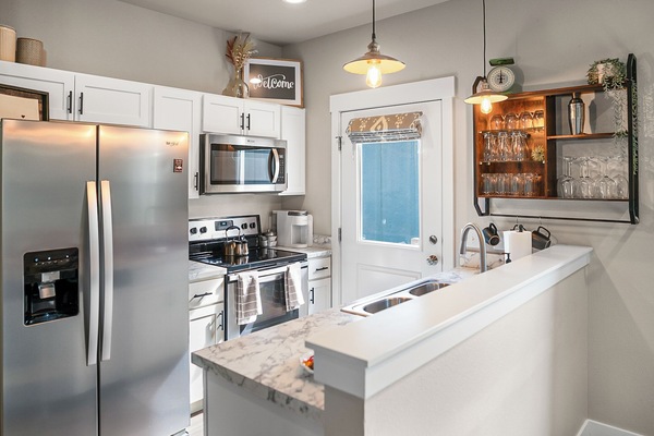 Frigorifero, microonde, forno, piano cottura