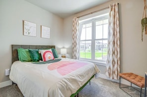 Travel crib, internet, bed sheets