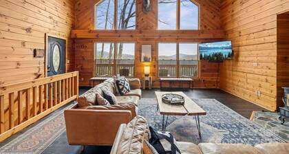 Sunset Ridge – incredible Mountain Views, Hot Tub, Fire Pit & Pool Table”