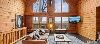 Charming cabin in beautiful Lake Toxaway land of the waterfalls & trails!