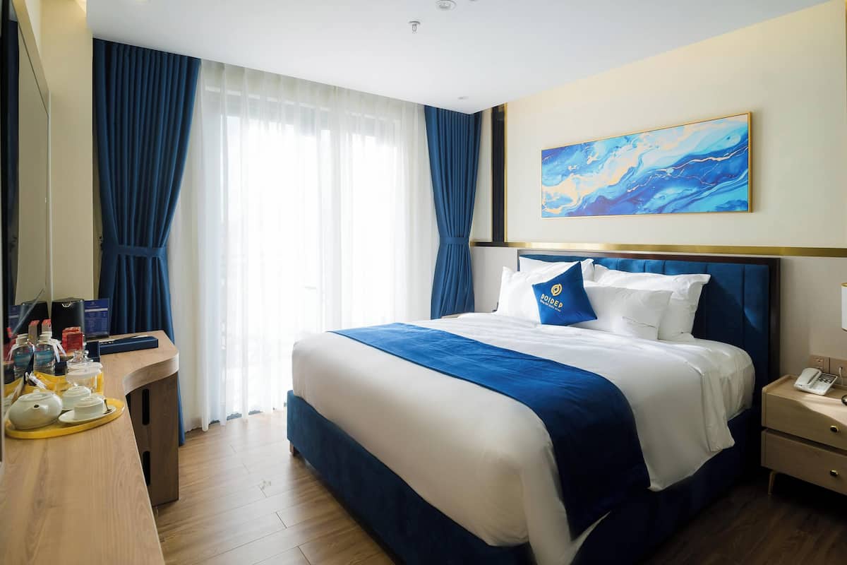 Grand Double Room, Balcony, City View | Street view