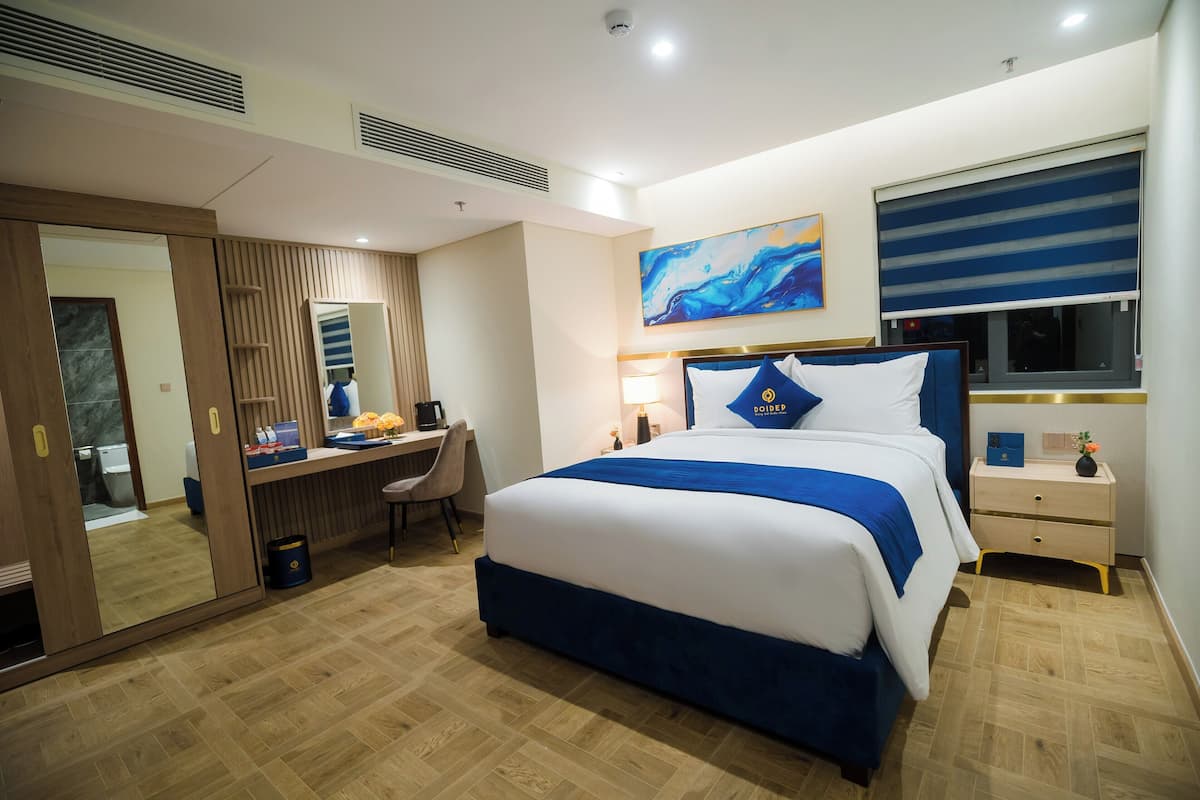 Deluxe Double Room | Premium bedding, minibar, in-room safe, blackout drapes