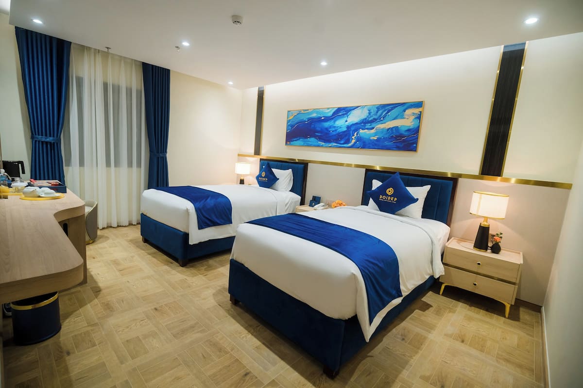 Deluxe Twin Room | Premium bedding, minibar, in-room safe, blackout drapes
