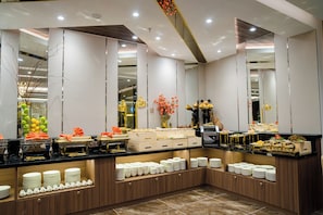 Free daily buffet breakfast