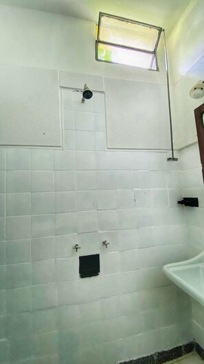 Comfort Double Room, Patio, Garden View | Bathroom