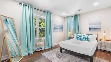 2 dormitorios, caja fuerte, tabla de planchar con plancha