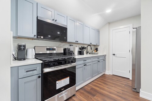 Stylish 2BR Suite / Walk to Shops + Direct NYC Bus / Parking Included