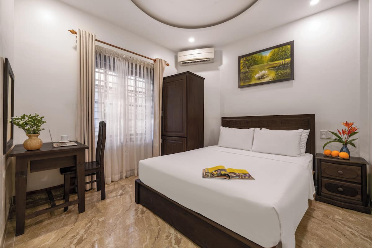 Superior Double Room | Premium bedding, minibar, desk, laptop workspace
