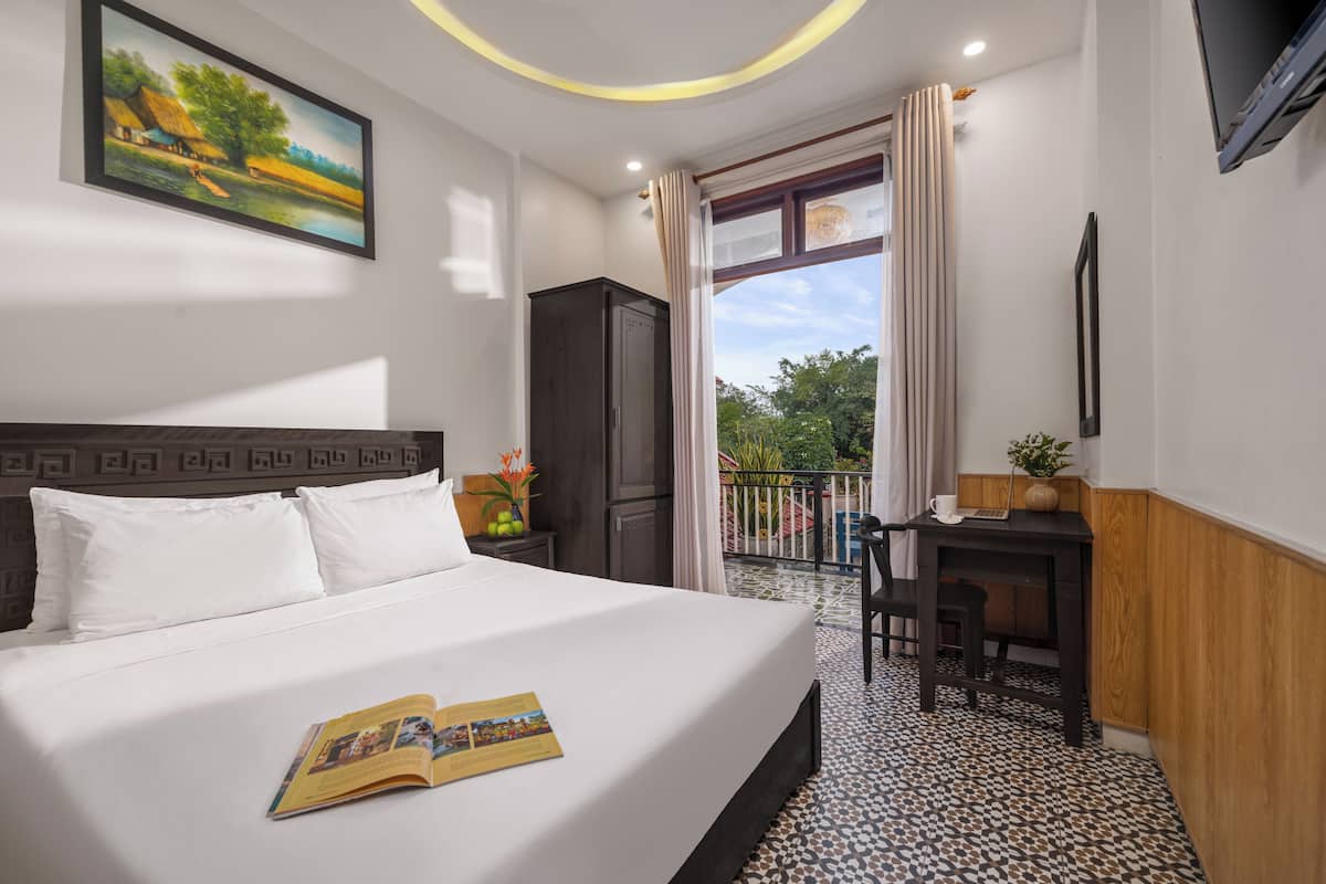 Room, 1 Queen Bed, Balcony, City View | Premium bedding, minibar, desk, laptop workspace