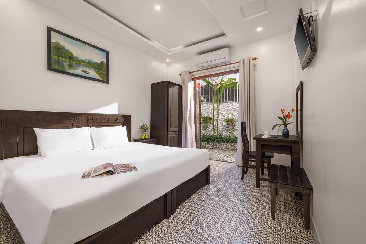 Superior Double or Twin Room, Garden View | Premium bedding, minibar, desk, laptop workspace