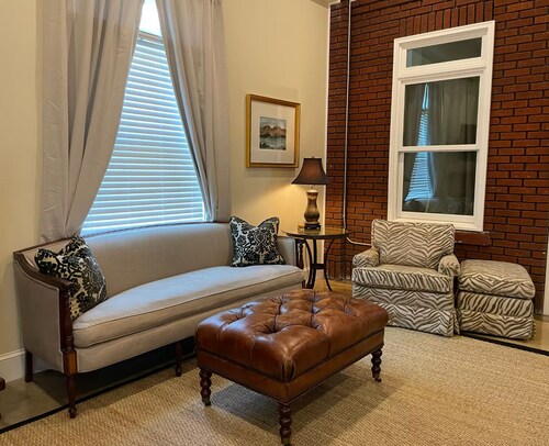 Cozy studio in a vintage 1930’s Gulf Gas Station in charming Thomasville GA