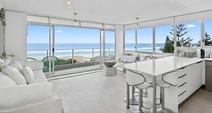 Ocean Views in the Gold Coast w/ Pool and Balcony