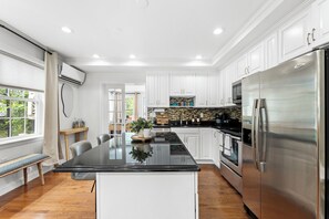 Refrigerador, microondas, horno, placa de cocina