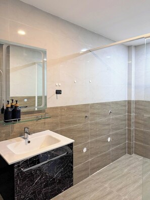 Familienapartment, Nichtraucher | Badezimmer