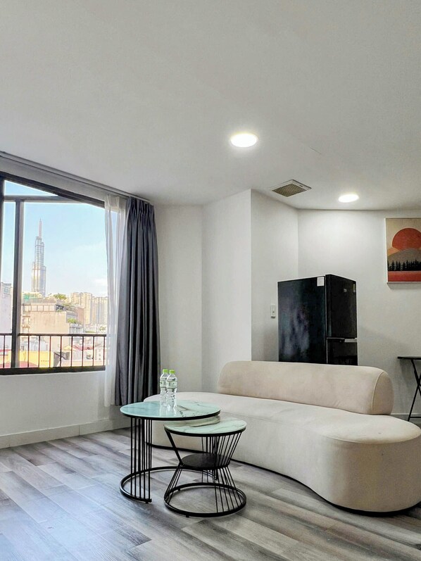 Eenvoudig appartement, balkon | Woonruimte