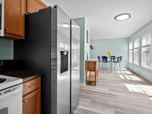 Micro-ondes, four, plaque de cuisson, lave-vaisselle