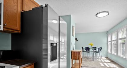 Freedom's Stay - 3-bed/2.5 Bath in Quiet Jacksonville Neighborhood. Pet Friendly