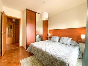 Fer et planche à repasser, accès Internet, draps fournis