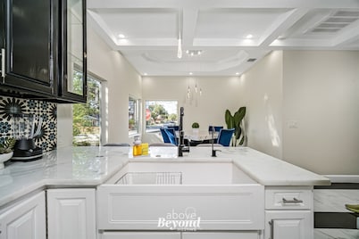 Sprawling Home w/ Rooftop Spot