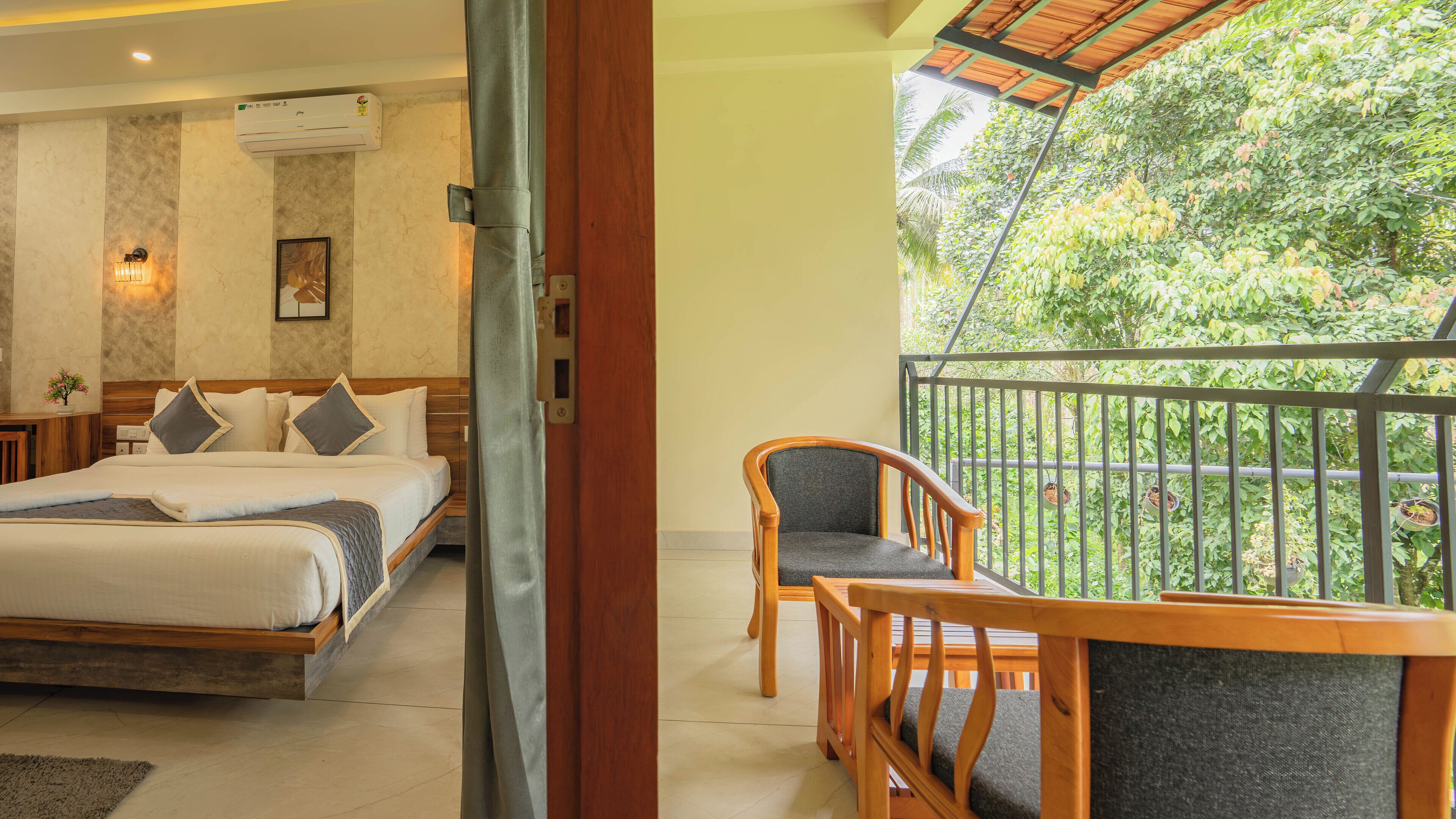 Deluxe Double Room, Garden View