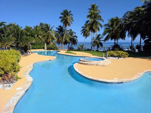 Beachfront Surf House • Family Fun • Pool • Solar